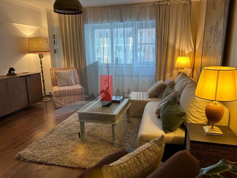 Calarasilor (ultracentral), apartament cu 2 camere de inchiriat.