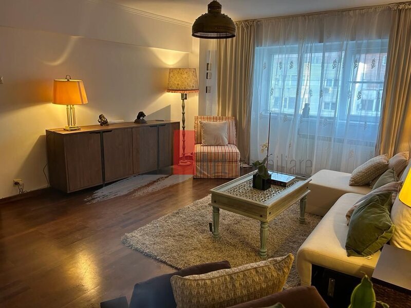 Calarasilor (ultracentral), apartament cu 2 camere de inchiriat.