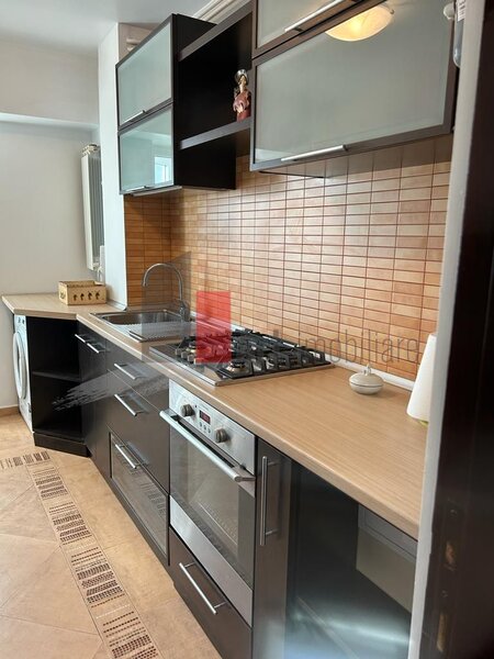 Calarasilor (ultracentral), apartament cu 2 camere de inchiriat.