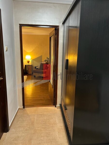 Calarasilor (ultracentral), apartament cu 2 camere de inchiriat.