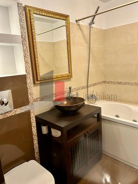 Calarasilor (ultracentral), apartament cu 2 camere de inchiriat.